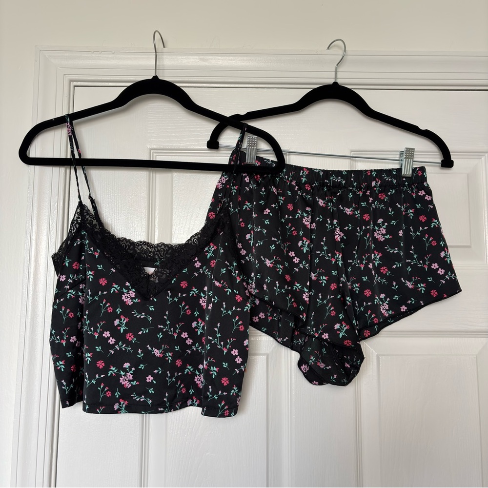 NWT Colsie Black Floral Lace Trim Pajama Set - Black